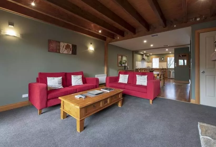 Отель Wanaka Luxury Apartments