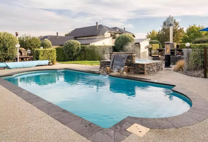 Отель Wanaka Luxury Apartments