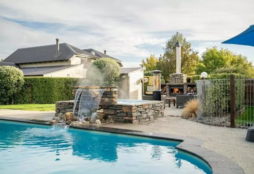 Отель Wanaka Luxury Apartments