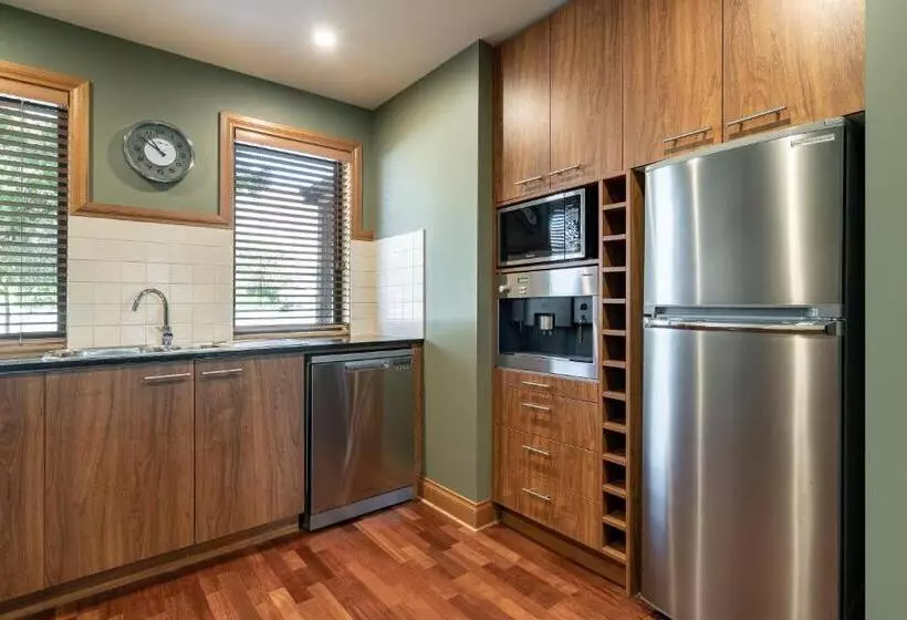 Отель Wanaka Luxury Apartments