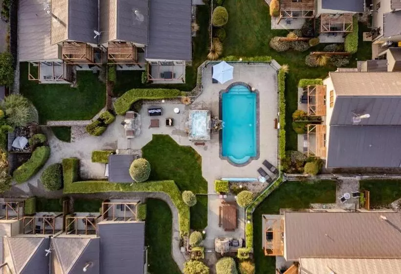Отель Wanaka Luxury Apartments