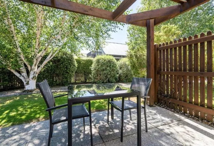 Отель Wanaka Luxury Apartments