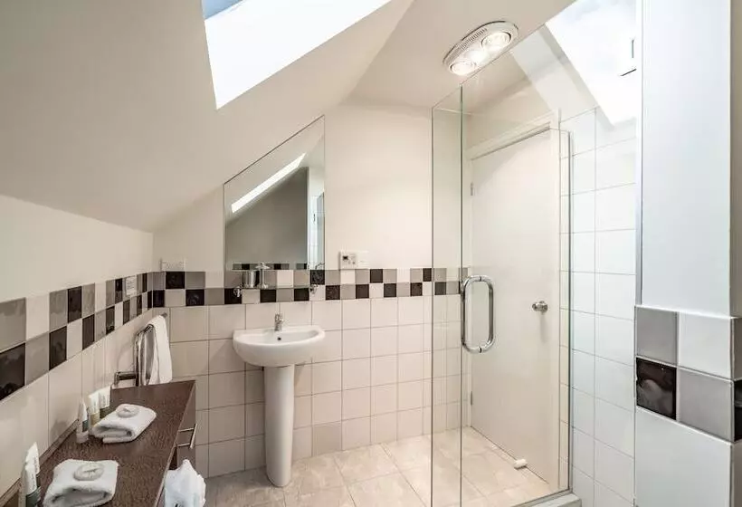 Отель Wanaka Luxury Apartments