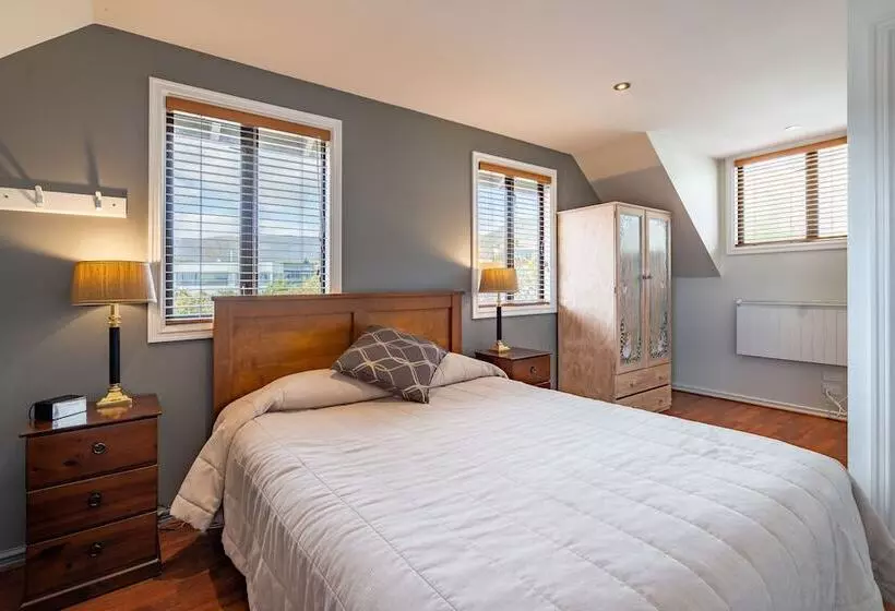 Отель Wanaka Luxury Apartments