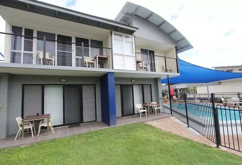 Shoredrive Motel