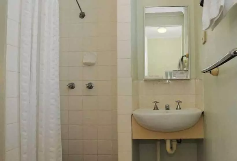 Shoredrive Motel
