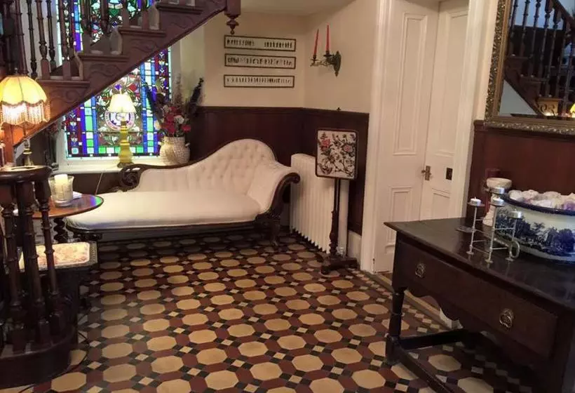 Bed and Breakfast The Priory