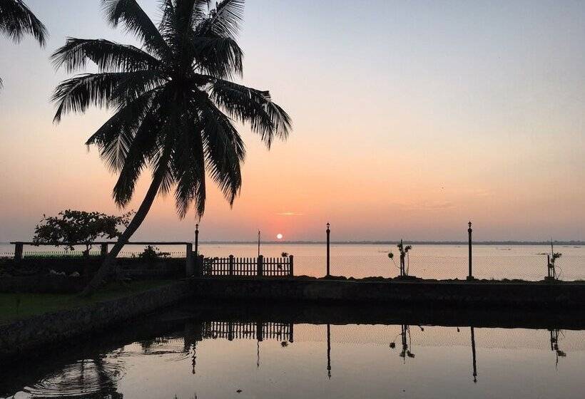 مبيت وإفطار White Palace