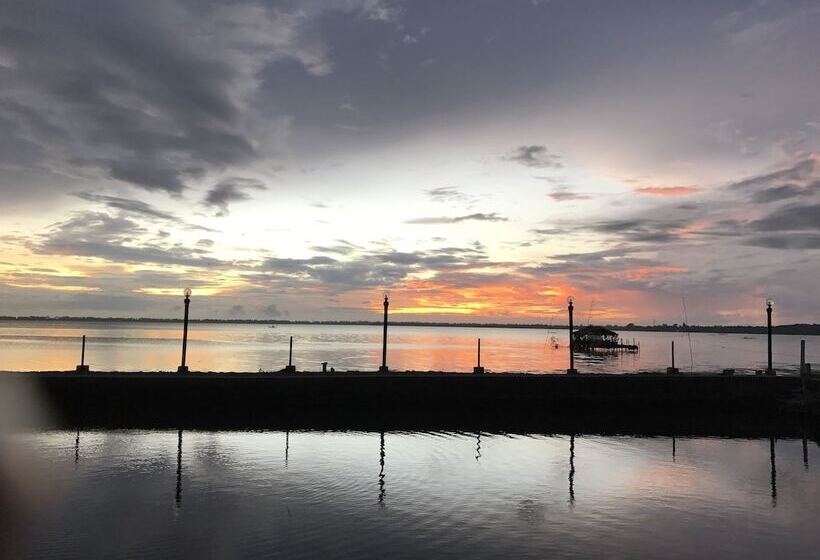 مبيت وإفطار White Palace