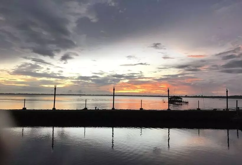 ベッドアンドブレックファースト White Palace