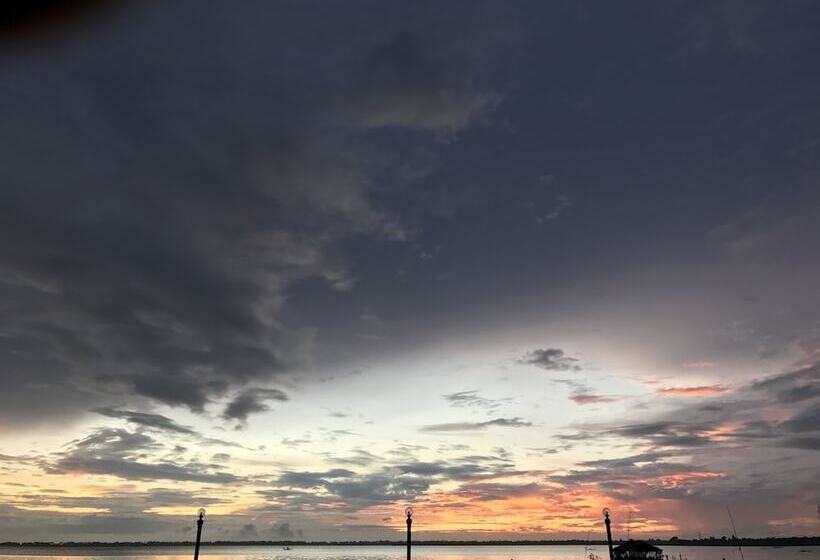 مبيت وإفطار White Palace