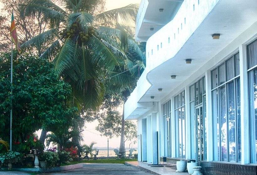 مبيت وإفطار White Palace