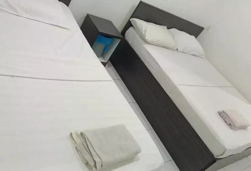 Hotelli Checkedinn