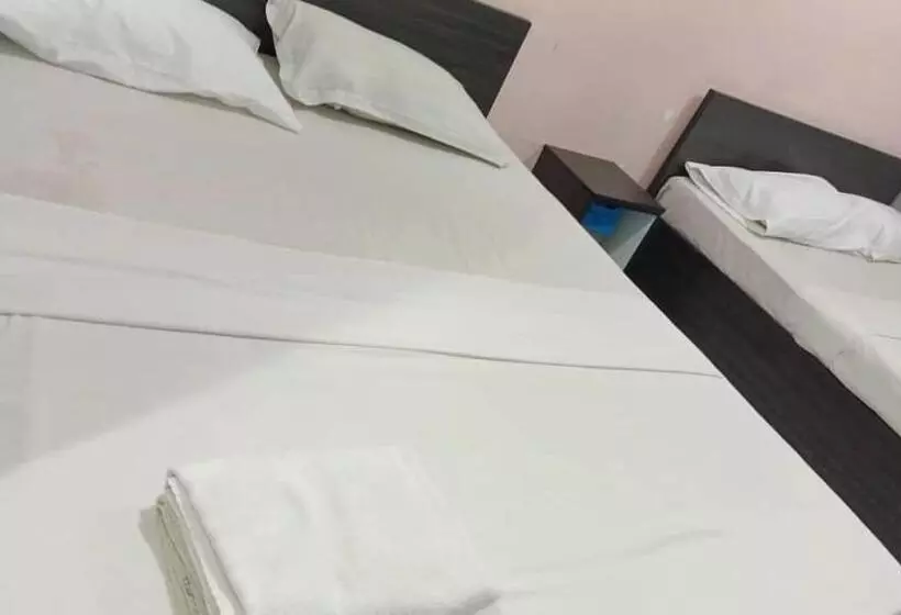 Hotelli Checkedinn