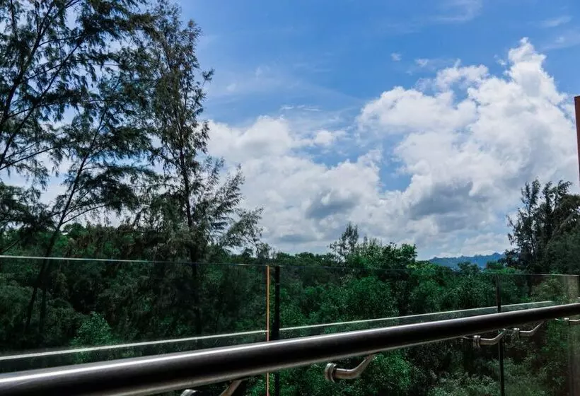 هتل Coriacea Beachfront Boutique Phuket Resort Sha Plus