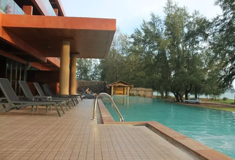 هتل Coriacea Beachfront Boutique Phuket Resort Sha Plus