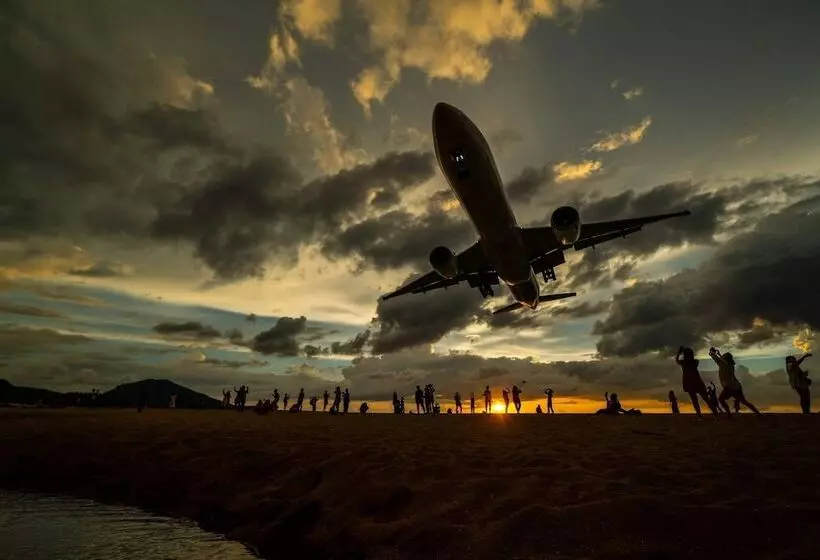 هتل Coriacea Beachfront Boutique Phuket Resort Sha Plus