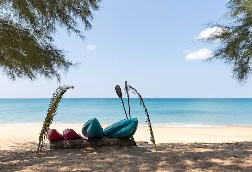 هتل Coriacea Beachfront Boutique Phuket Resort Sha Plus