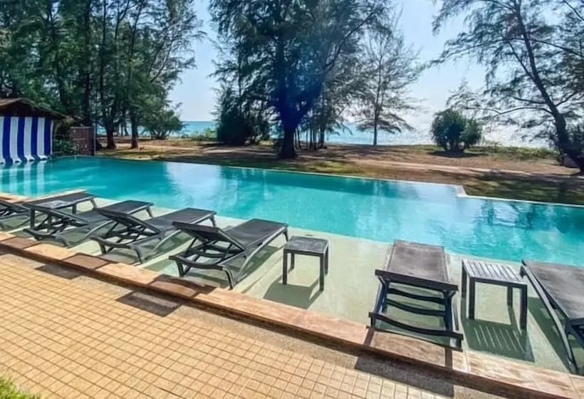 هتل Coriacea Beachfront Boutique Phuket Resort Sha Plus