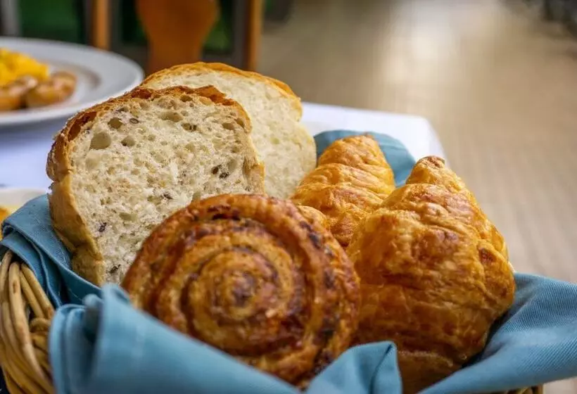 هتل Coriacea Beachfront Boutique Phuket Resort Sha Plus