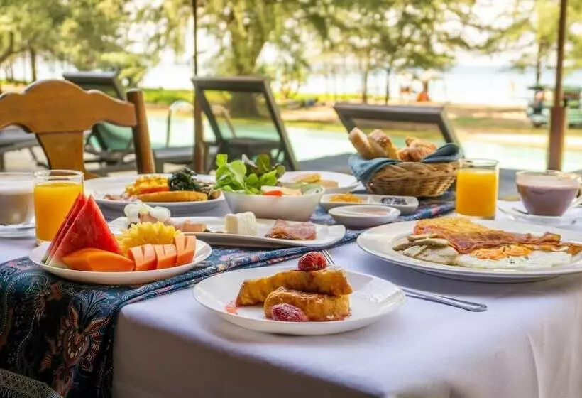 هتل Coriacea Beachfront Boutique Phuket Resort Sha Plus