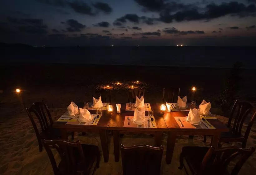 هتل Coriacea Beachfront Boutique Phuket Resort Sha Plus