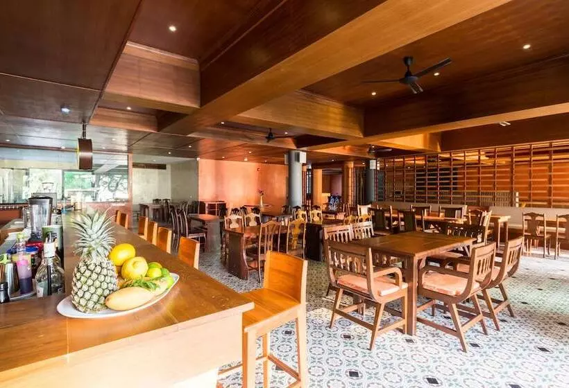 هتل Coriacea Beachfront Boutique Phuket Resort Sha Plus