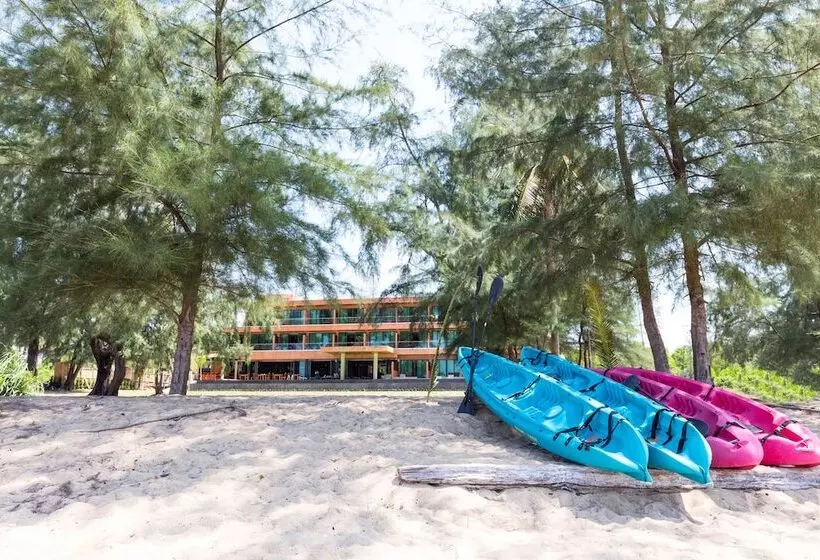 هتل Coriacea Beachfront Boutique Phuket Resort Sha Plus