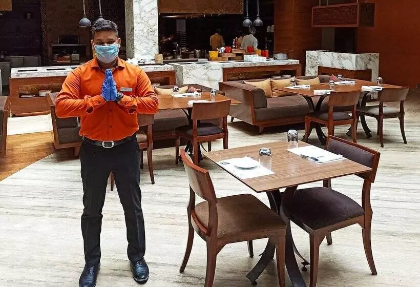 בית מלון כפרי Courtyard By Marriott Raipur