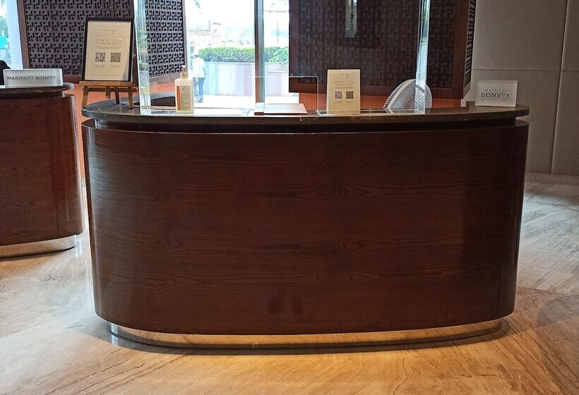 Отель Courtyard By Marriott Raipur