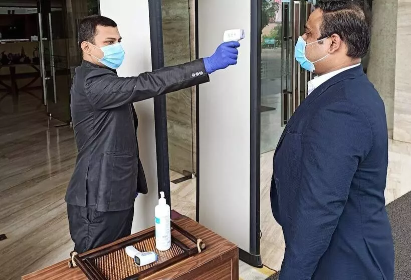 בית מלון כפרי Courtyard By Marriott Raipur