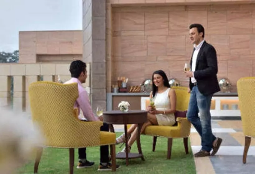 בית מלון כפרי Courtyard By Marriott Raipur