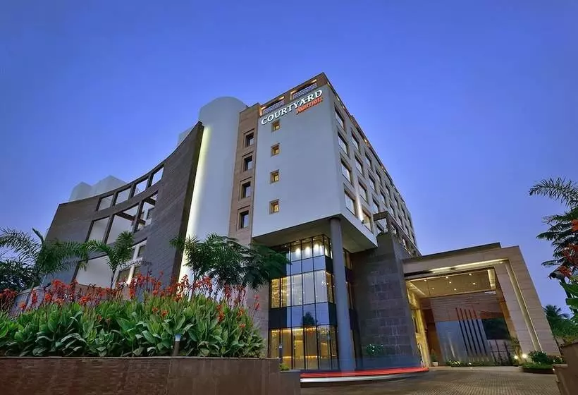 בית מלון כפרי Courtyard By Marriott Raipur