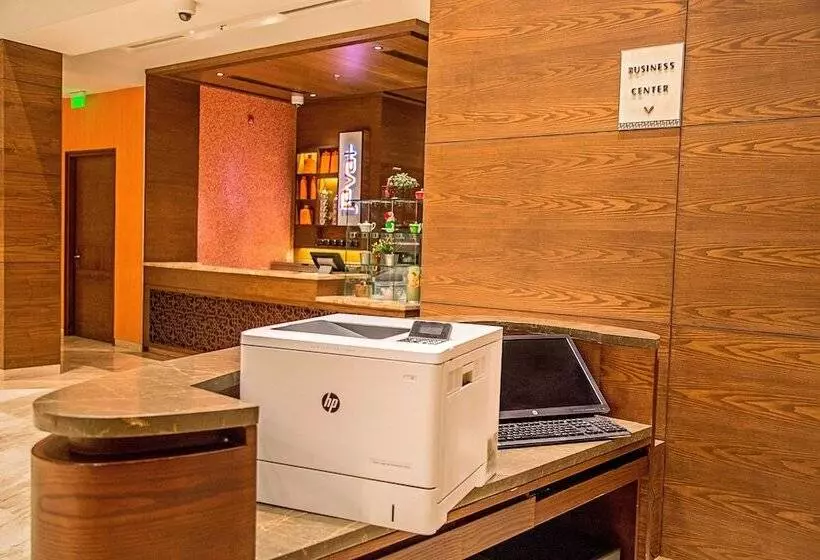 בית מלון כפרי Courtyard By Marriott Raipur