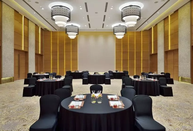 בית מלון כפרי Courtyard By Marriott Raipur