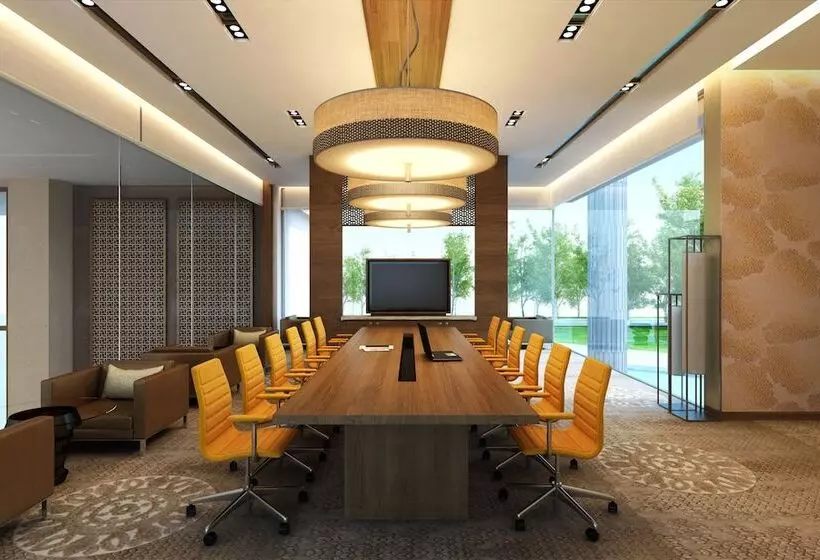 בית מלון כפרי Courtyard By Marriott Raipur