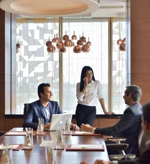 בית מלון כפרי Courtyard By Marriott Raipur