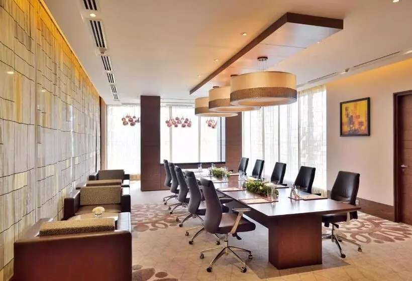 בית מלון כפרי Courtyard By Marriott Raipur