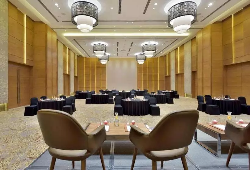 בית מלון כפרי Courtyard By Marriott Raipur