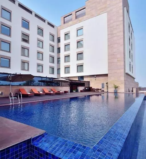 בית מלון כפרי Courtyard By Marriott Raipur