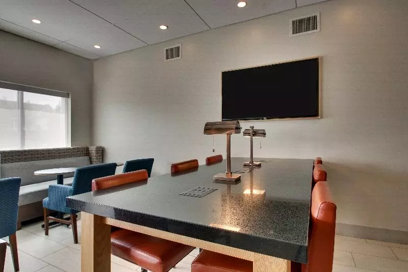 호텔 Holiday Inn Express & Suites Lancaster East   Strasburg, An Ihg