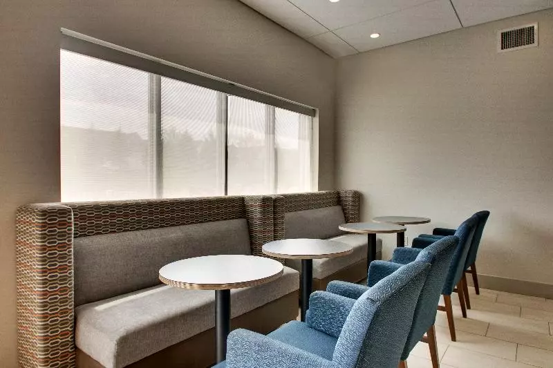 호텔 Holiday Inn Express & Suites Lancaster East   Strasburg, An Ihg