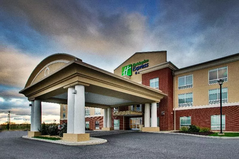 호텔 Holiday Inn Express & Suites Lancaster East   Strasburg, An Ihg