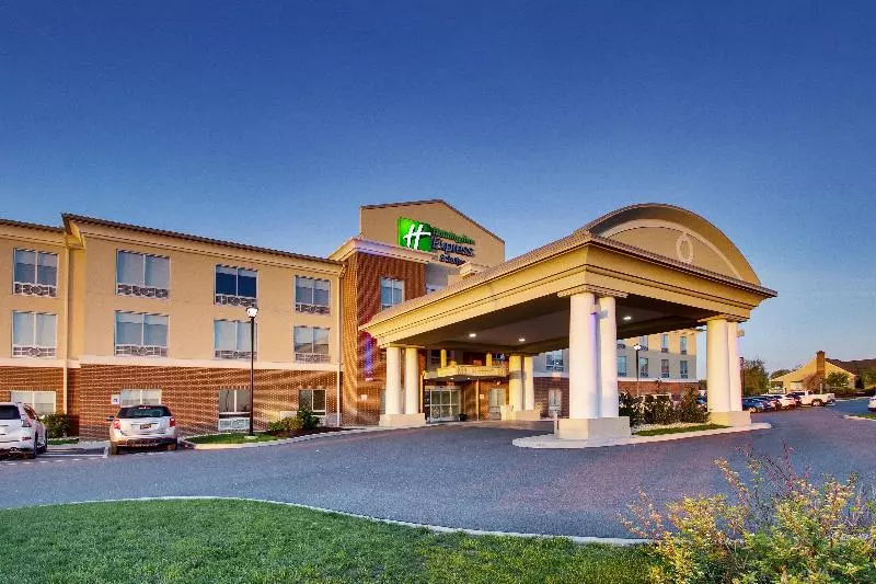 호텔 Holiday Inn Express & Suites Lancaster East   Strasburg, An Ihg