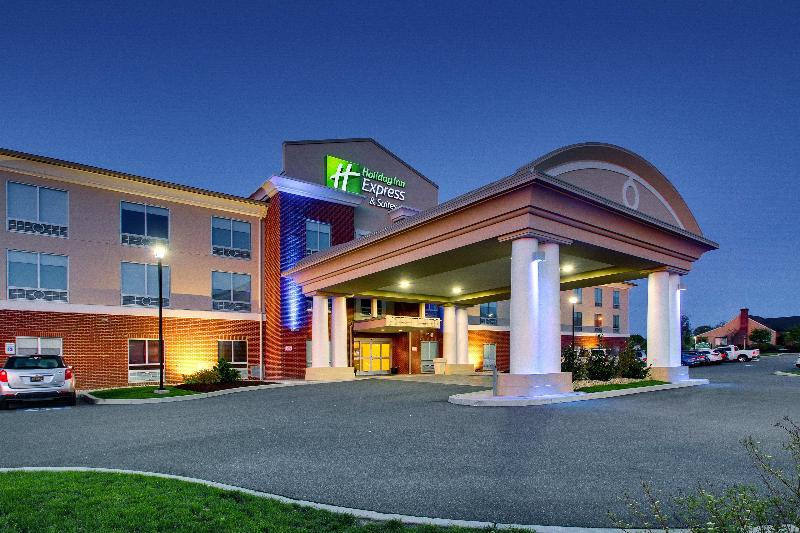 Отель Holiday Inn Express & Suites Lancaster East   Strasburg, An Ihg