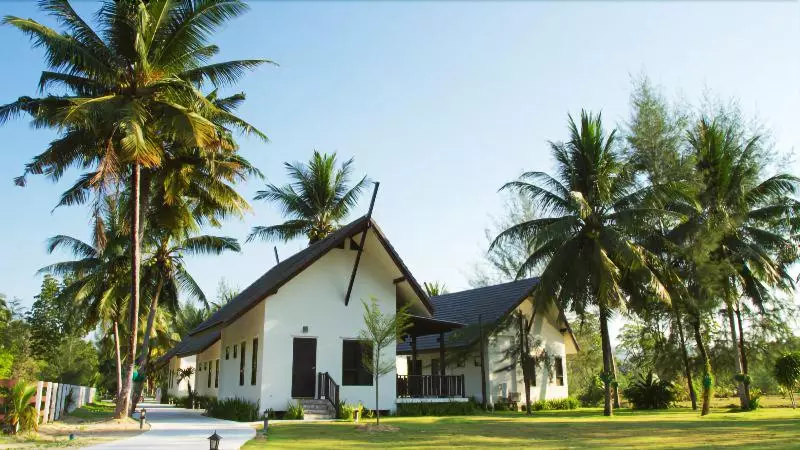 Отель Khaolak Blue Lagoon Resort Sha Extra Plus