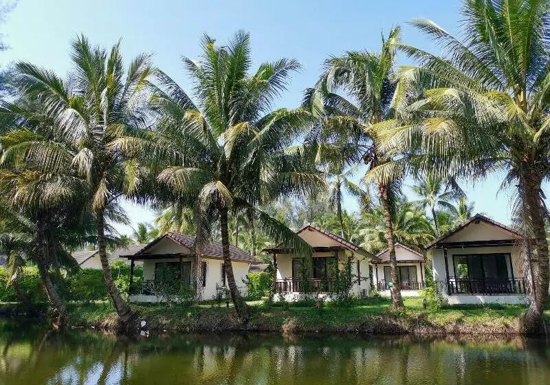 Отель Khaolak Blue Lagoon Resort Sha Extra Plus