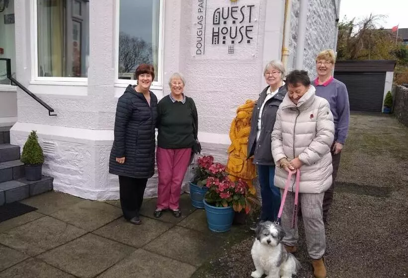 Pensão Douglas Park Guest House