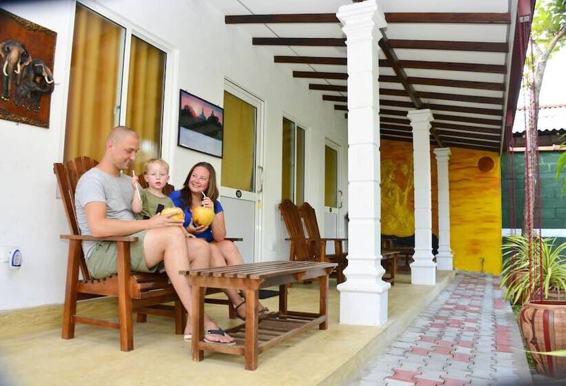 펜션 Negombo Village