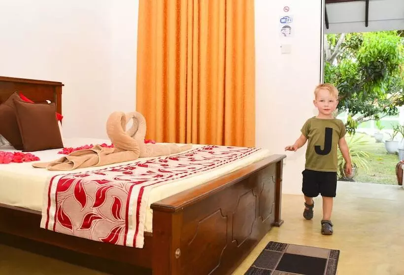 Пансион Negombo Village